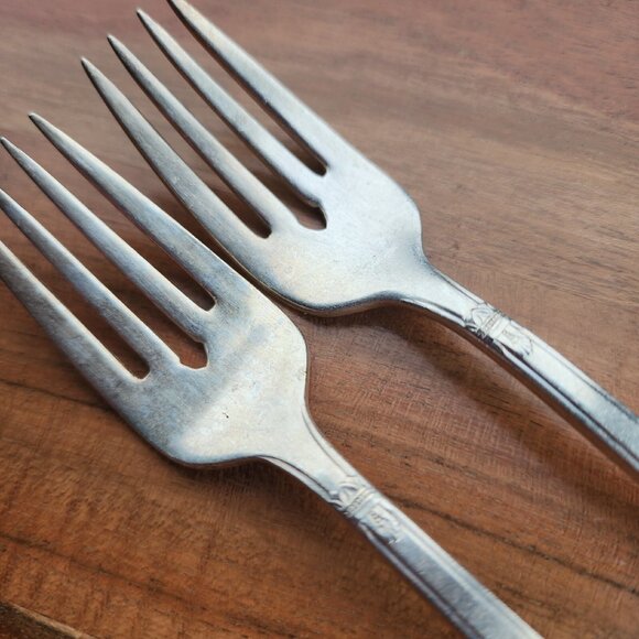 2) 1837 Rogers First Love Salad Fork 7” International Slverplate art deco - Picture 4 of 9